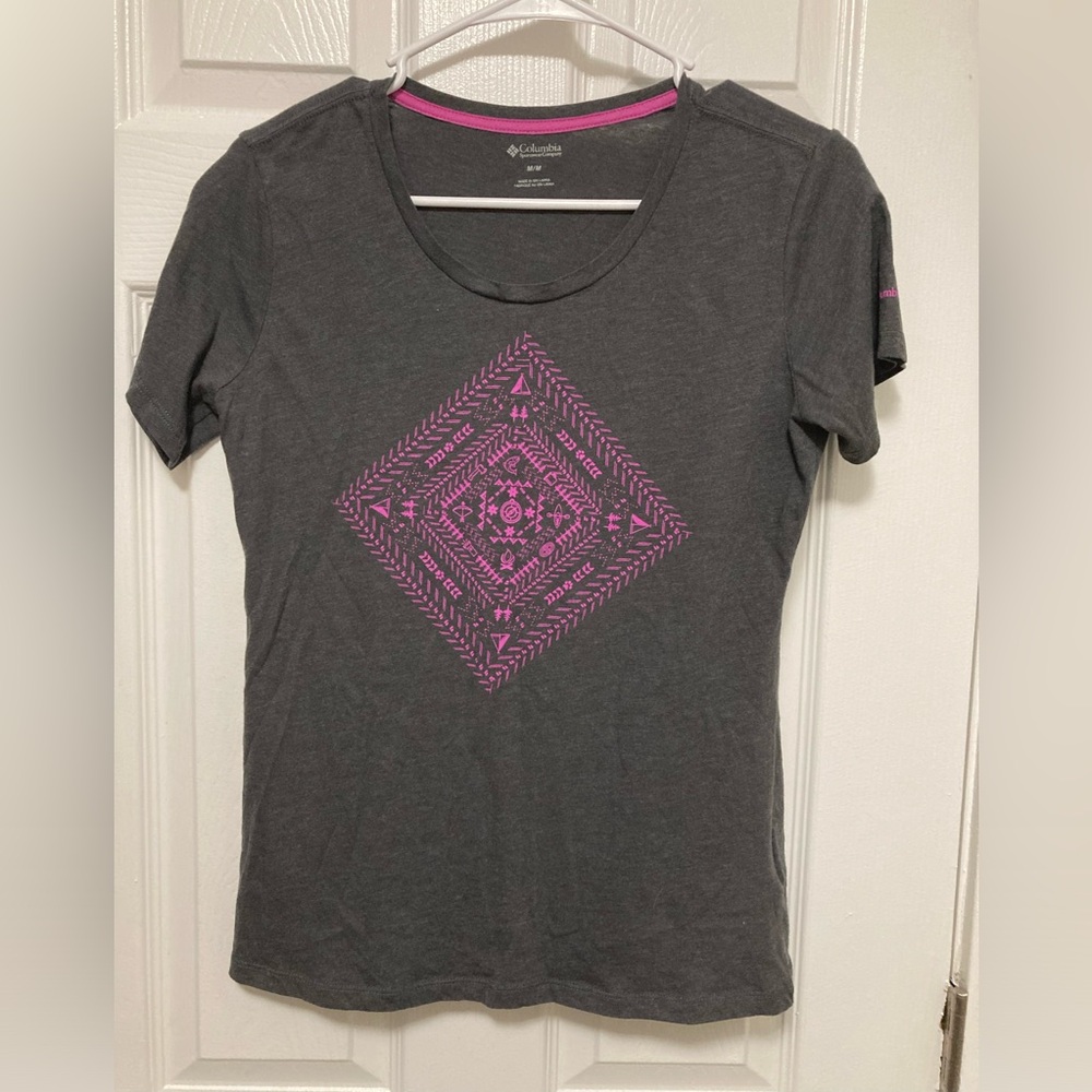 •Columbia Summer Festival Tee Gray w/Diamond Shape Graphic Medium Shirt#S1